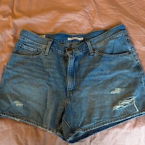 Levi's 90s mom shorts